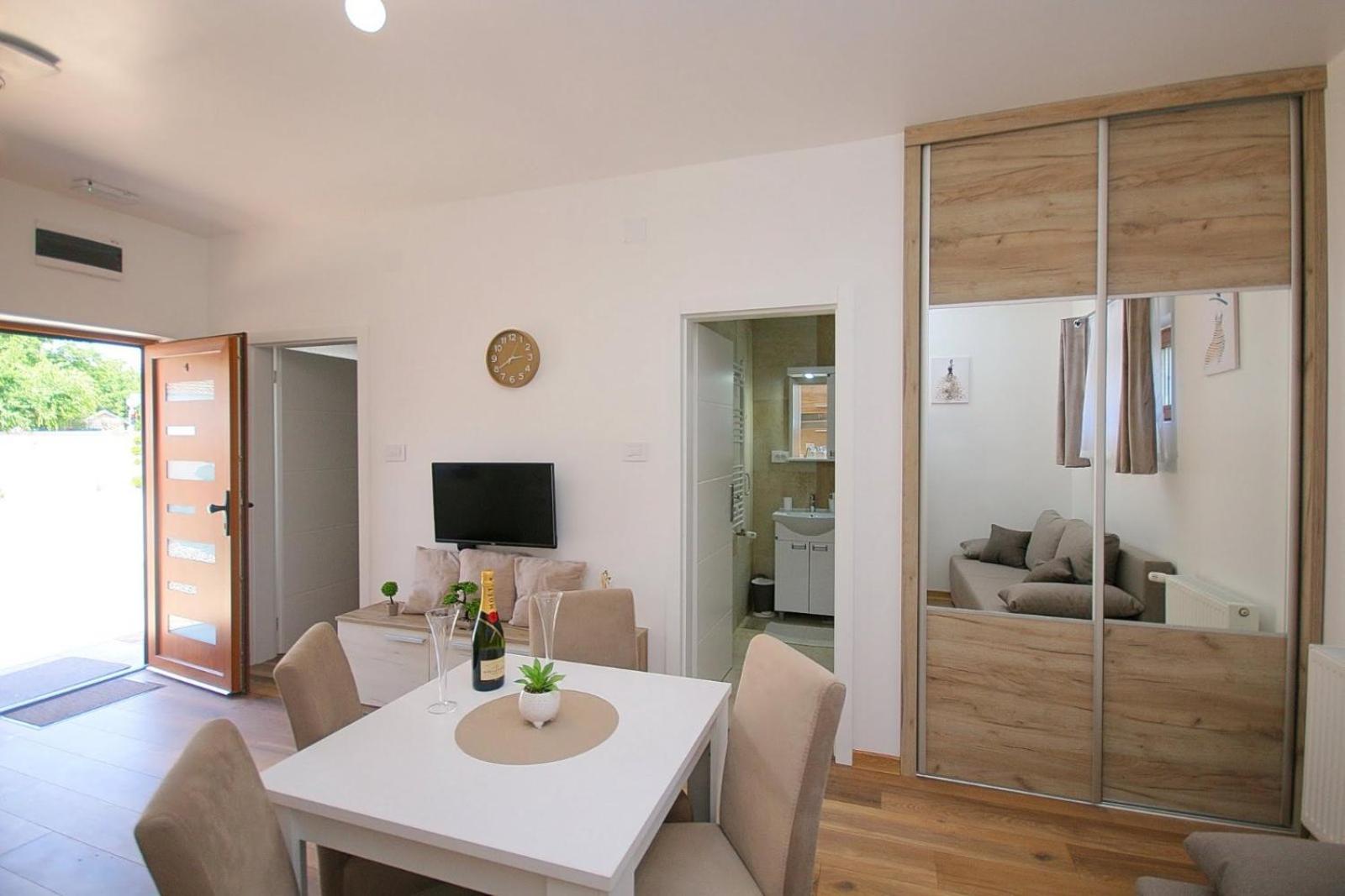 Anro Apartment ปาลิช ภายนอก รูปภาพ